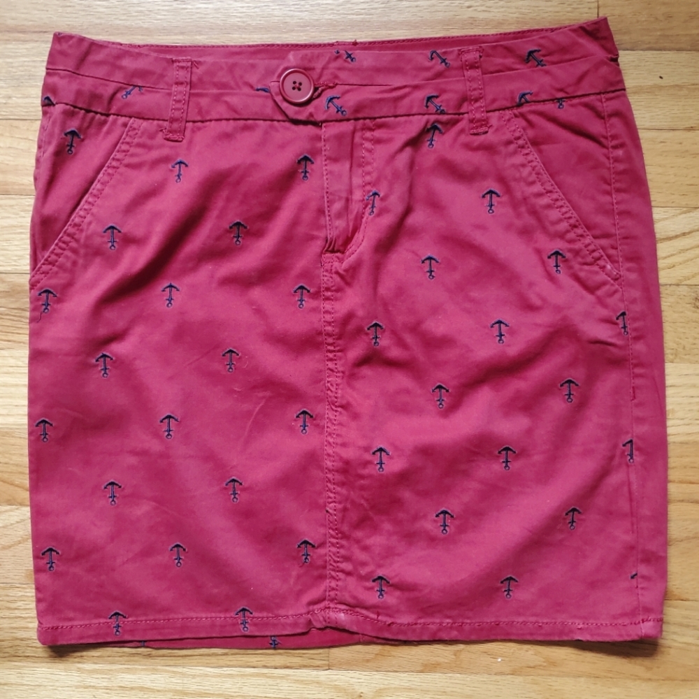 British Khaki skirt--red with blue anchors--size 8. With pockets!